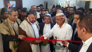 Al-Sami'i und Al-Ra'i eröffnen die Halle des Märtyrerpräsidenten Al-Sammad am Institut für Verwaltungswissenschaften