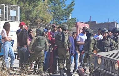 El enemigo sionista irrumpió en una escuela en la Jerusalén ocupada