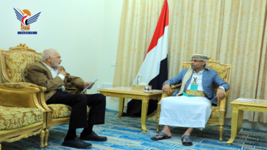 Präsident Al-Mashat trifft Berater des Obersten Politischen Rates