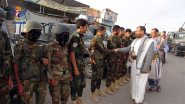 Der Gouverneur von Saada besucht die Mitglieder der Spezialeinheiten zum Eid al-Adha