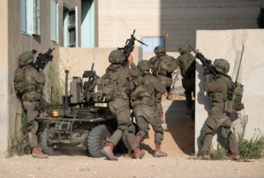 Zionistische feindliche Armee führt militärische Übung im besetzten Westjordanland durch