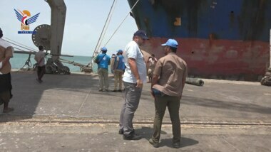 L'équipe de la mission des Nations Unies soutenant l'accord suédois visite les ports de Hodeidah