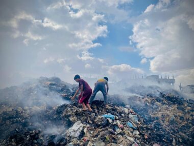 UNRWA: 330,000-ton waste accumulated in Gaza residential areas