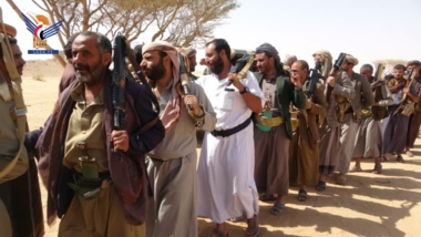 فريق من بني حشيش يزور المرابطين في جبهات الجدافر والمرازيق بالجوف