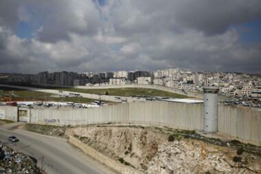El crimen del apartheid sionista contra los palestinos en los territorios ocupados