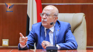 رئيس مجلس الوزراء يطلع خلال زيارته وزارة النفط والمعادن على سير تنفيذ المشاريع