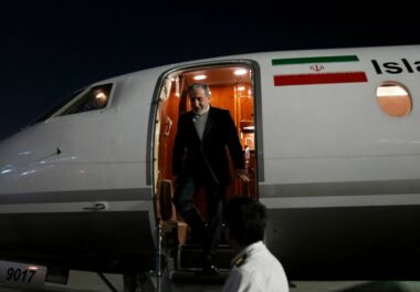 وزير الخارجية الإيراني يصل إلى القاهرة