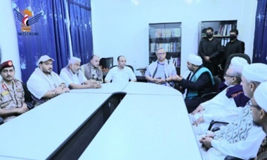 Le président Al-Mashat visite l'Université des sciences de la charia à Hodeidah