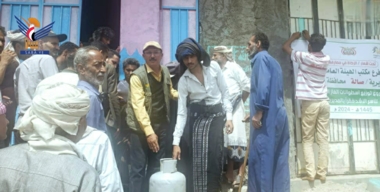Taiz distributes gas cylinders for needy 