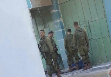 Two Palestinians beaten, wounded by Israelis in Hebron, Tulkarm
