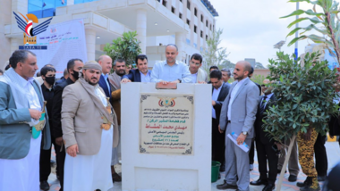 El presidente Al-Mashat coloca la primera piedra de 46 proyectos de salud en varias gobernaciones