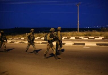 كيان الاحتلال الصهيوني يُنصب حاجزين عسكريين في الضفة والقدس المحتلتين