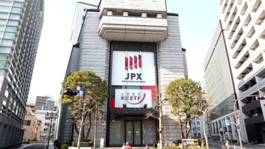 Japanese stock indices decline in morning trading session at Tokyo Stock Exchange