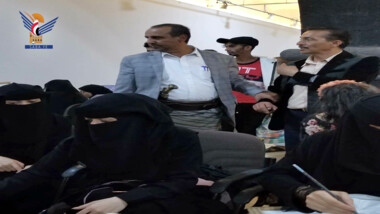 وزير الثقافة والسياحة يطلع على مواهب المشاركين في دورة الفنون التشكيلية