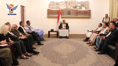 Außenminister trifft sich mit arabischen und internationalen Delegationen, die an der Dritten Palästinakonferenz in der Hauptstadt Sana'a teilnehmen