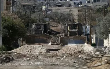 العدو الصهيوني يستهدف صحفيين أمام مدخل مخيم جنين بقنابل الغاز
