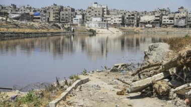 Die Stadtverwaltung von Gaza warnt vor dem Zusammenbruch des Sheikh Radwan Pools infolge des zionistischen Bombenanschlags