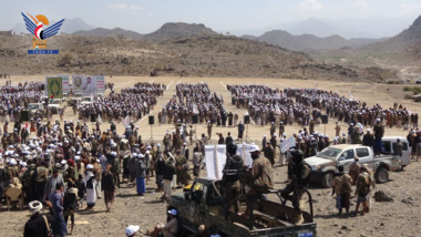 Un spectacle populaire pour les diplômés des cours « deluge d'Al-Aqsa » dans le district d'Al-Qafir à Ibb