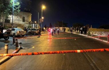 Palestinian resisters open fire at Zionist troops east Qalqilia