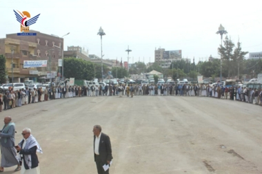 Protest in Public Works Office support for Revolution leader