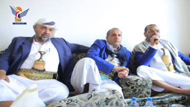 Hamid, Al Moayadi und Awad treffen Mitglieder der Industrie- und Handelskammer in Saada