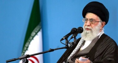 السيد الخامنئي: لا ينبغي للدول الإسلامية نسيان القضية الفلسطينية ويجب التصدي لجرائم الكيان الصهيوني وداعميه