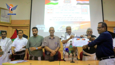 Honoring teams participating in extinguishing the fires at oil company facilities in Hodeida