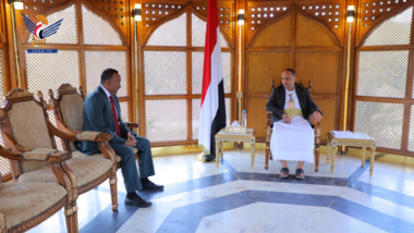 Le Président Al-Mashat ordonne de donner la priorité à la direction d'Al-Tahita à Al-Hodeidah dans les projets de service et d'éducation