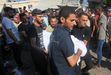 15 Palestinians killed in bombing of school housing displaced people in Shujaiya 