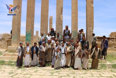 قيادات من محافظة صنعاء يزورون المرابطين في جبهة صرواح بمأرب