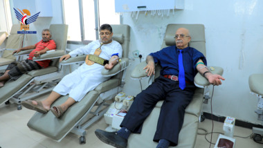 Al-Houthi, Al-Rahwi launch blood donation campaign for wounded of fronts