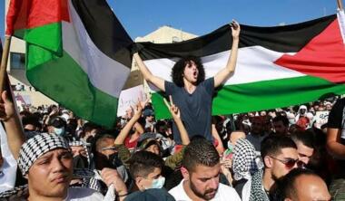 El enemigo sionista reprime una marcha estudiantil en Jerusalén en solidaridad con Gaza