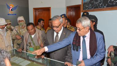 Premierminister besucht die Universität von Dhamar, deren Forschungsabteilung und die zentrale Solarenergie-Station