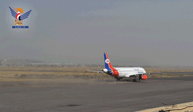 Militärausschuss zur Erörterung von Verstößen gegen den Waffenstillstand verlässt den Sanaa-Flughafen 