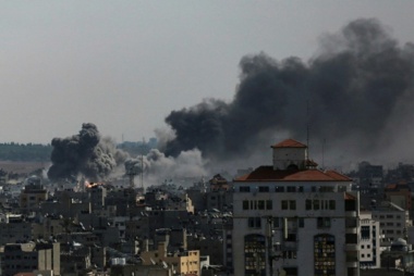 Zionist enemy continues its violent bombing of towers and homes in Gaza, causing more casualties