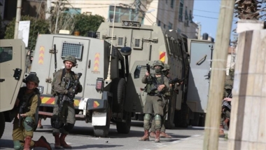 العدو الإسرائيلي يعتقل صحفياً فلسطينياً من محافظة طوباس