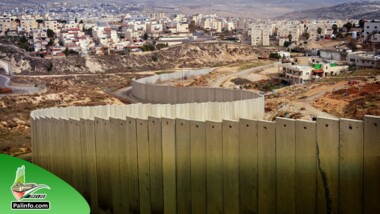 El enemigo sionista arrasa tierras palestinas para separar y asediar la ciudad de Sinjel