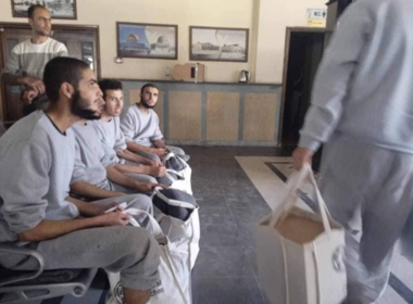 Zionist enemy releases 13 Palestinian prisoners