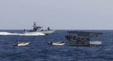 Zionist enemy boats target Palestinian fishermen's boats in the southern Gaza Strip
