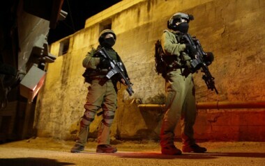 Enemy launches campaign of arrests in west Bank, al-Quds 
