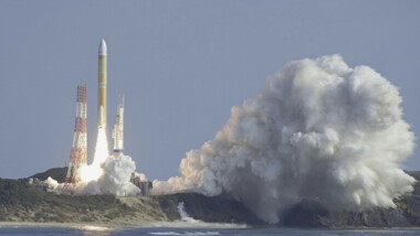 اليابان تنجح في إطلاق صاروخ جديد إلى الفضاء