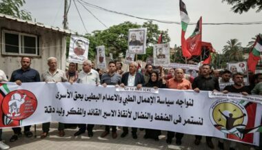 À l'occasion de la Journée du prisonnier palestinien... l'ennemi continue de torturer et de maltraiter les prisonniers, et le bilan double