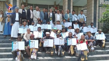 إب .. تكريم عمال النظافة بالمنطقة الثالثة بمناسبة يوم العمال العالمي