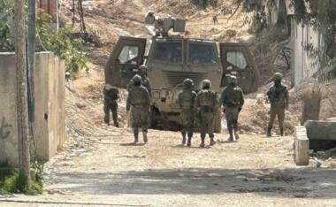 Die israelische Besatzung verhaftet 13 Bürger aus der Provinz Hebron