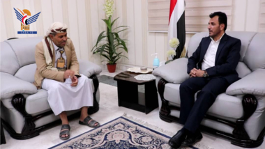 Le ministre de la santé s'entretient avec le gouverneur d'Amran de la situation sanitaire dans le gouvernorat