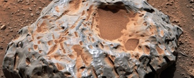ناسا روفر تواجه نيزك معدني مذهل على المريخ