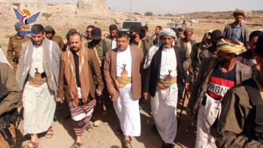 Mohammad Ali Al-Houthi überwacht den Abschluss eines Mordfalls im Bezirk Anes in Dhamar