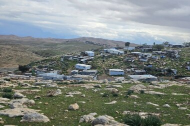 La Organización Beduina Emite Llamado de Socorro Tras el Desamparo de Familias Palestinas por Colonos