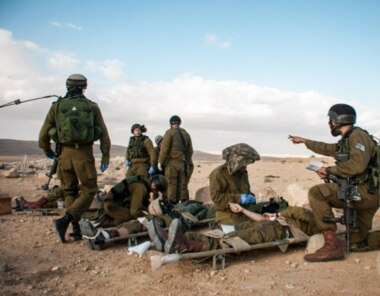 Zionistischer Feind gibt zu, Soldaten getötet und drei andere in Gaza-Schlachten verletzt zu haben