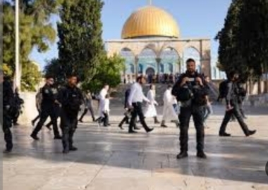 Dozens of settlers storm al-Aqsa, perform Talmudic rituals